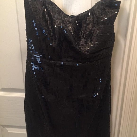 Black sequin strapless dress - Picture 2 of 3